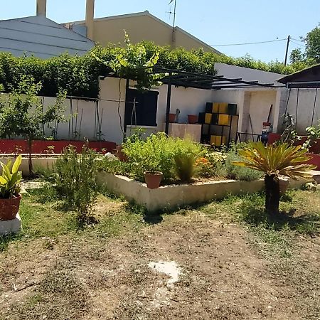 House In The Country Guest House Vatos Ngoại thất bức ảnh