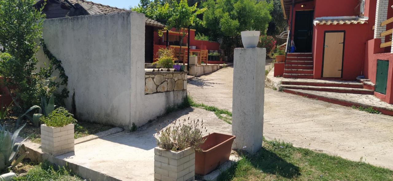 House In The Country Guest House Vatos Ngoại thất bức ảnh
