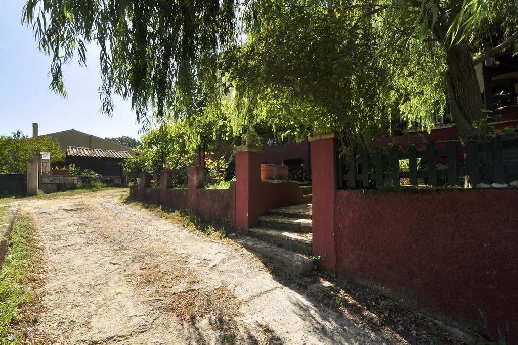 House In The Country Guest House Vatos Ngoại thất bức ảnh